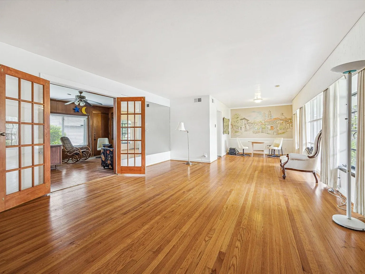 3 bed, 2.0 bath, 1564 sqft, $2,950 — Photo 2