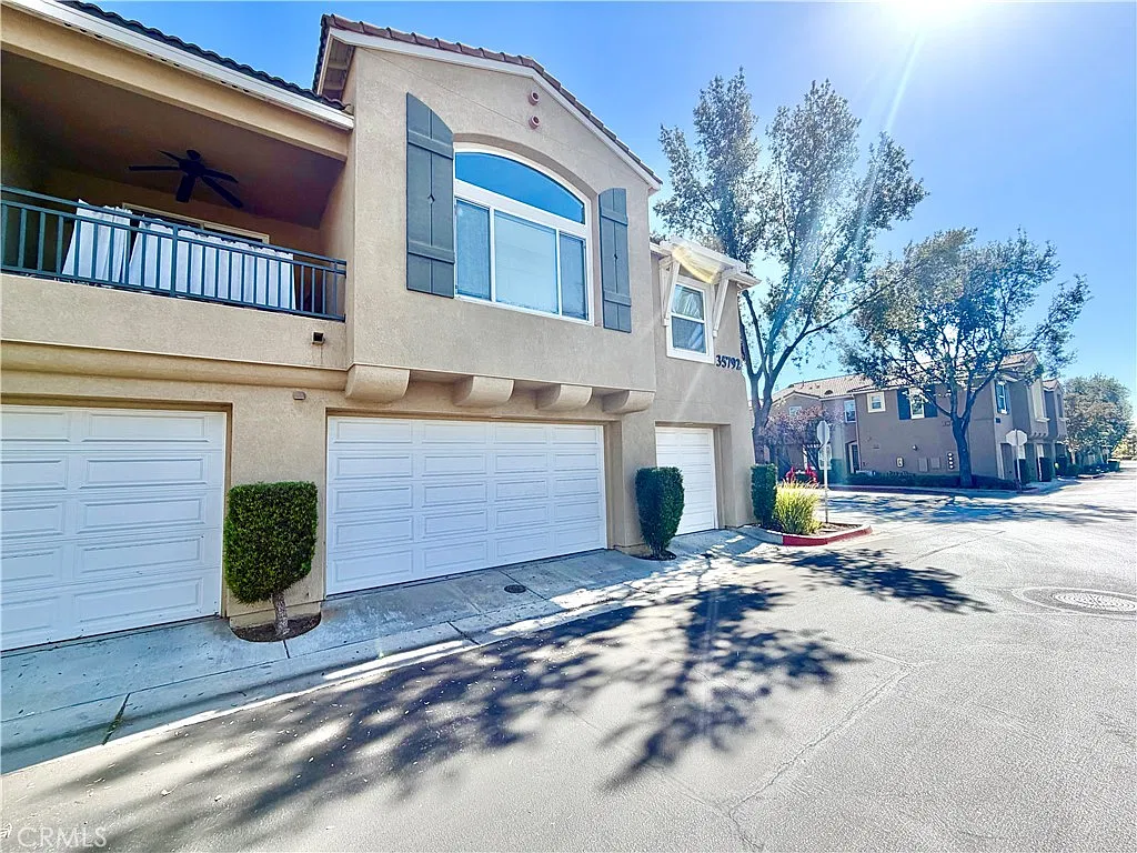 3 bed, 2.5 bath, 1456 sqft, $3,000 — Photo 2