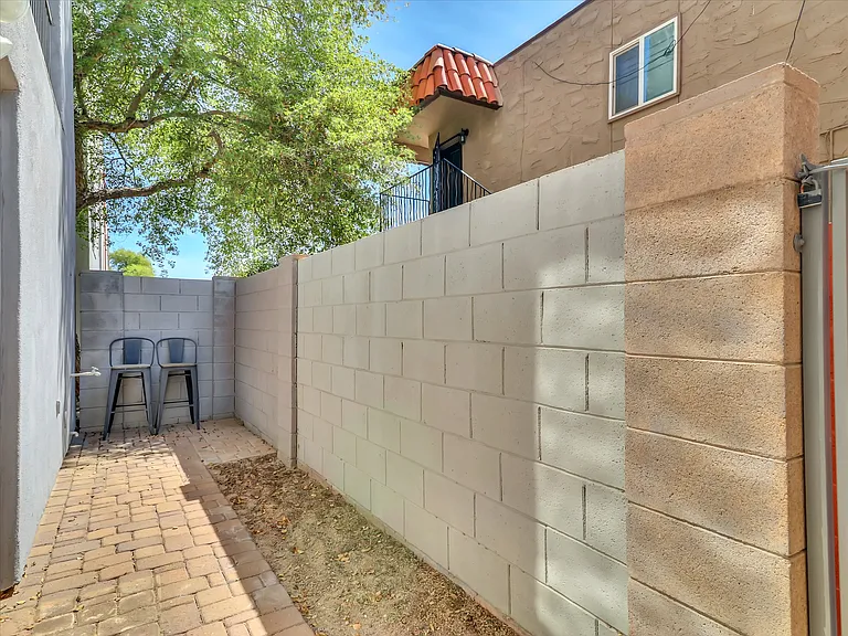 4613 E Culver St — Photo 32