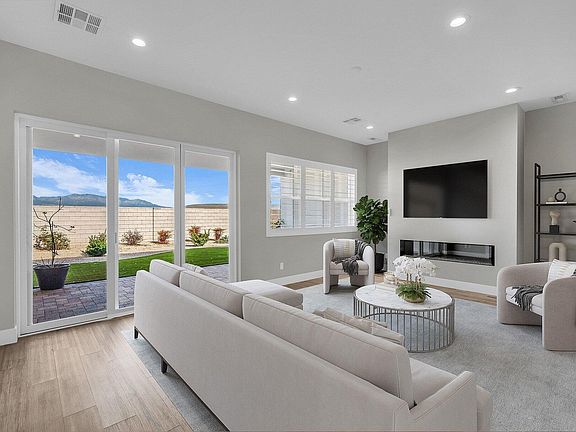 3rd image of 1226 W Cactus Wren Dr