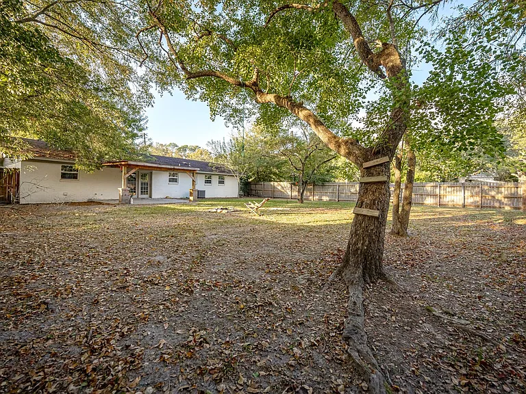 201 Audrey Cir — Photo 41