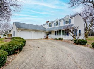 275 Hickory Point Ct, Forsyth, IL 62535