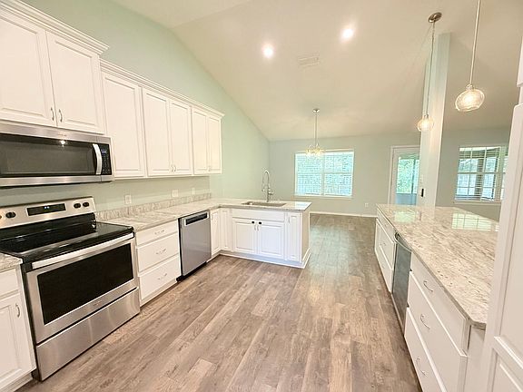4th image of 624 Shiloh Dr