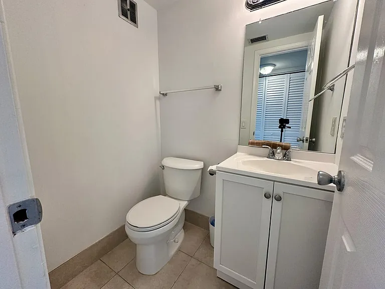 20 Norwich E #A — Photo 11