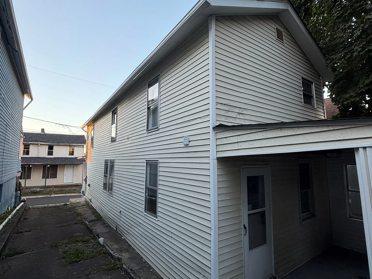 3 bed, 1290 sqft, $1,750 — Photo 2
