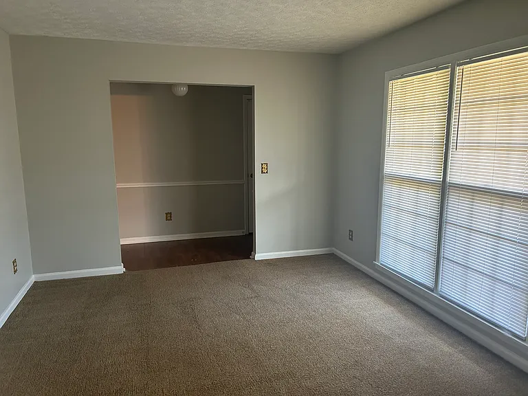 1810 Spring Valley Dr — Photo 5
