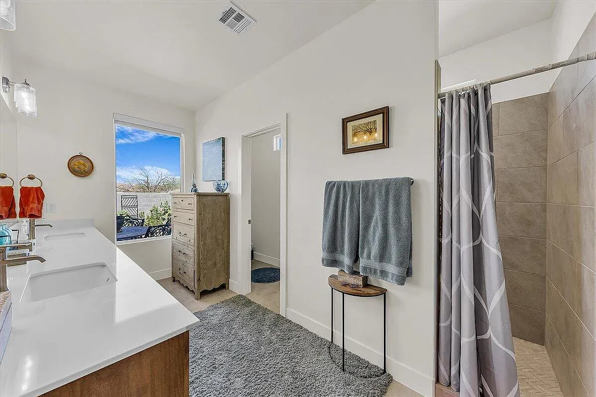 3 bed, 2182 sqft, $2,750 — Photo 4