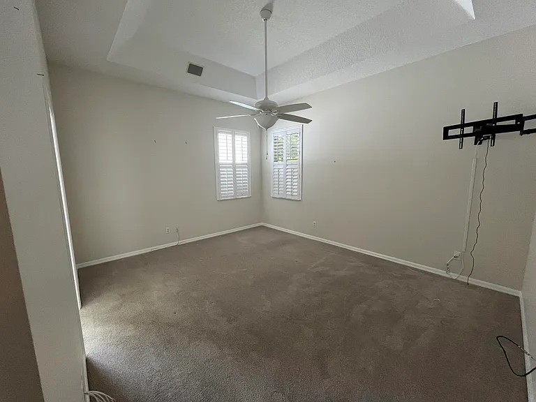 628 NW Venetto Ct — Photo 11