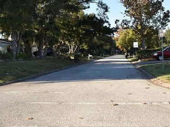 5th image of 911 Woodmere Cir