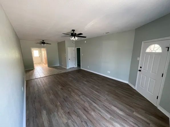 423 W Thomas St, Leonard, TX 75452