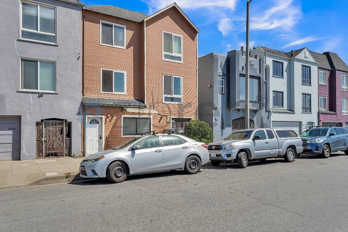 2 bed, 1000 sqft, $4,450 — Photo 2
