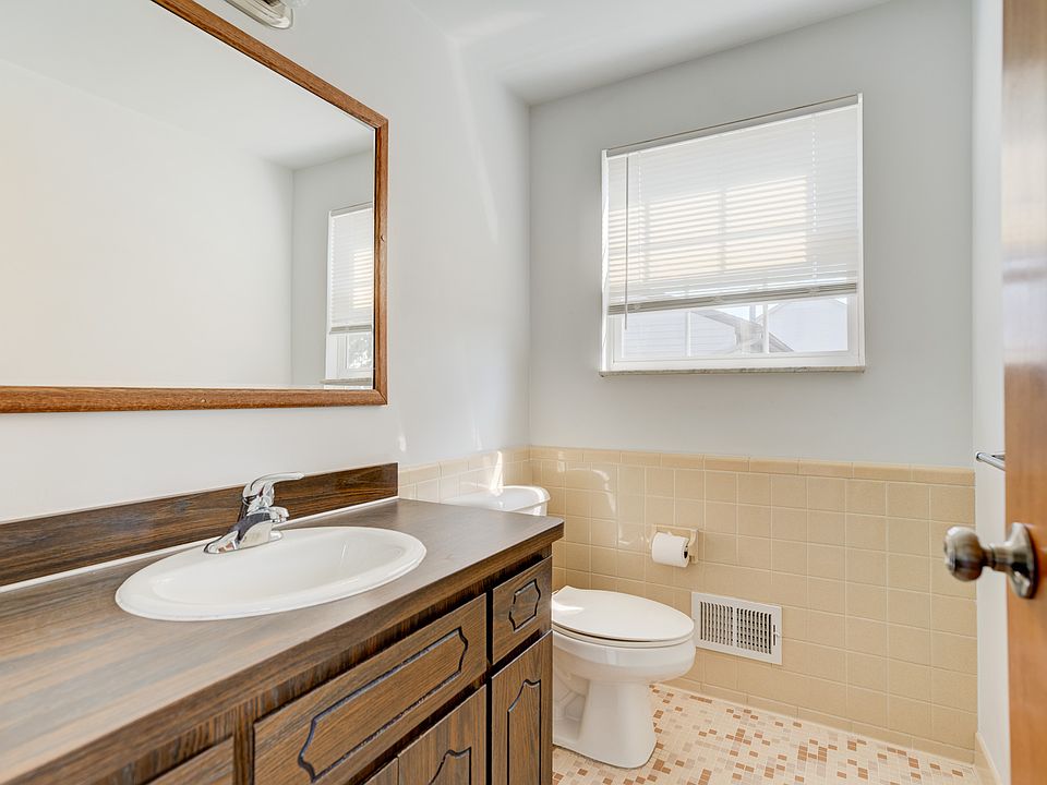 87 Forthton Ave, photo 20