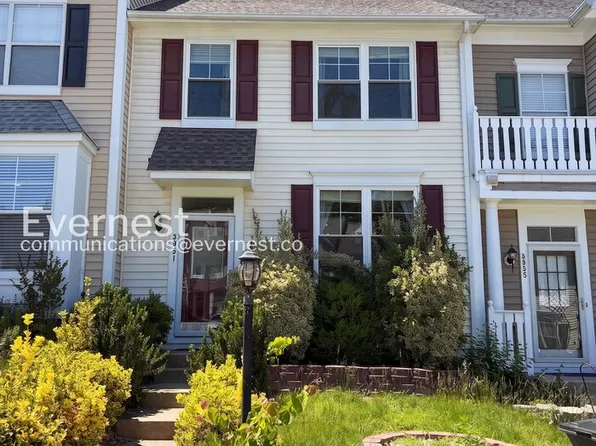 3951 Hartlake St, Woodbridge, VA 22192