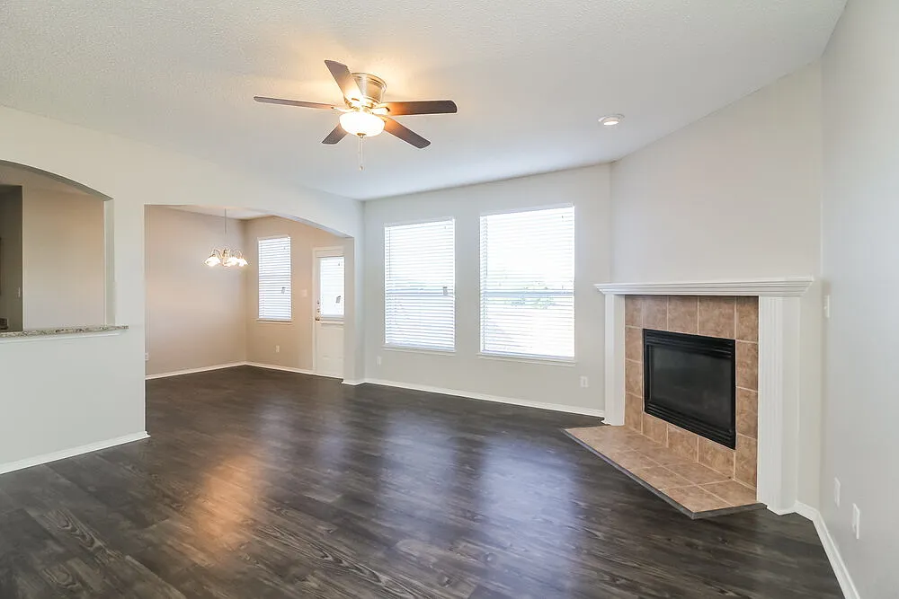 4 bed, 2.5 bath, 2494 sqft, $2,645 — Photo 2