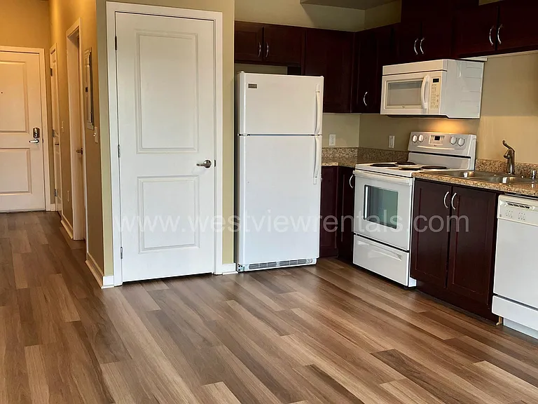 200 E Maple St — Photo 141