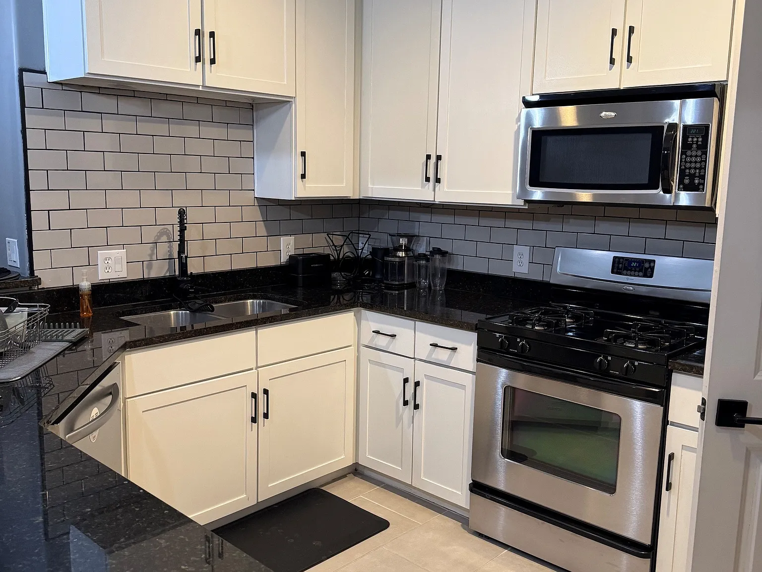 945 E Playa Del Norte Dr — Photo 4