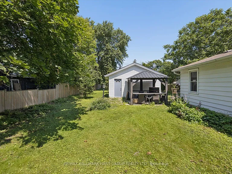 211 Casimir St — Photo 17