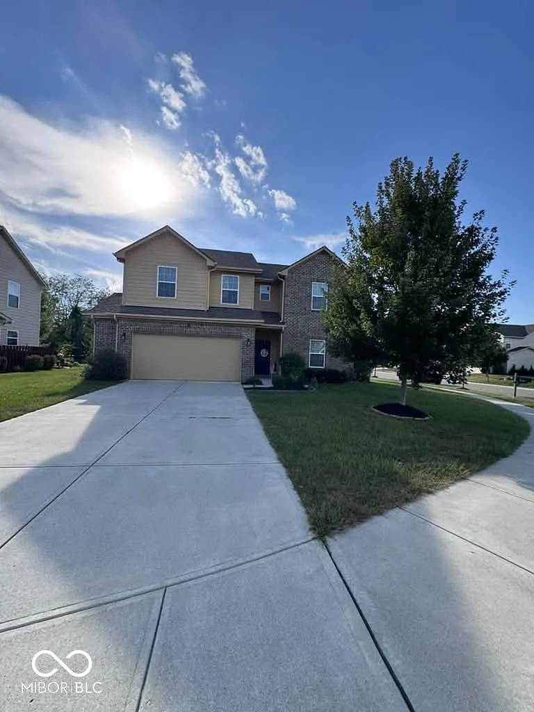 4 bed, 2.5 bath, 2343 sqft, $2,500 — Photo 4