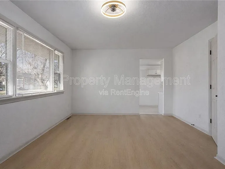 609 SE Florence Ave — Photo 5