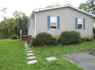 11915 Heather Dr, Hagerstown, MD 21740