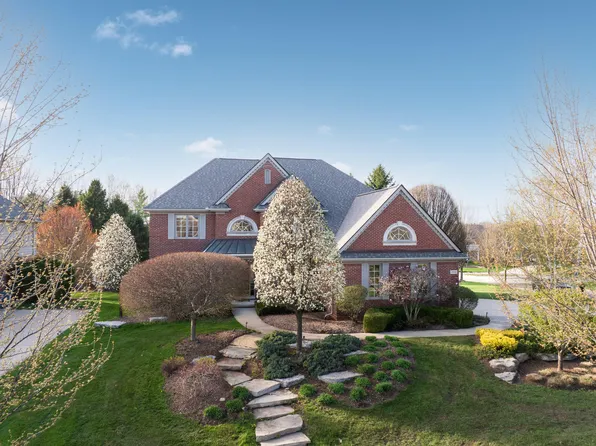2910 Addison Cir N, Rochester, MI 48306