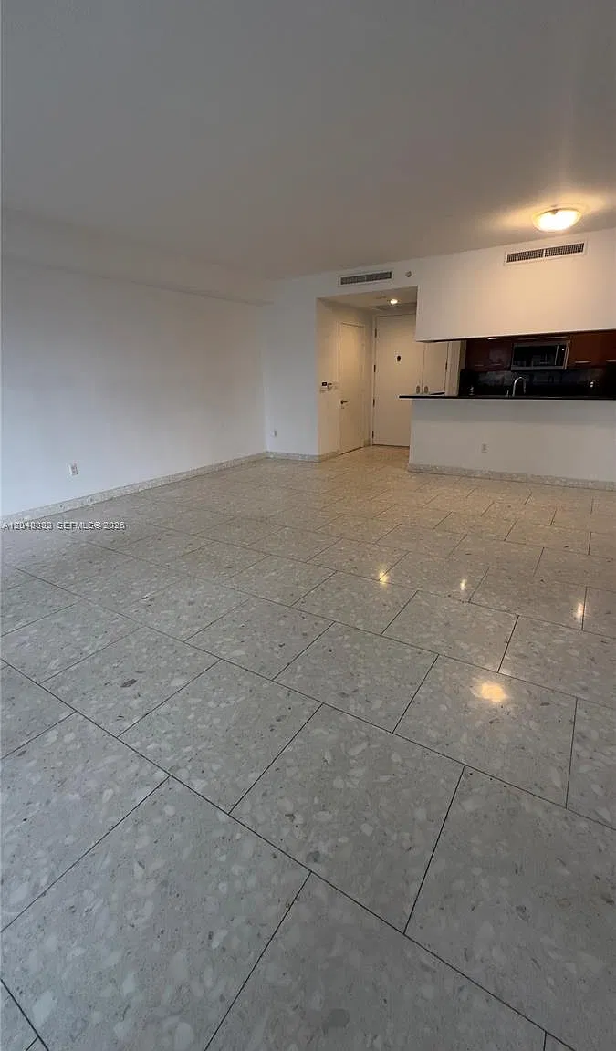Carbonell Condo — Photo 3