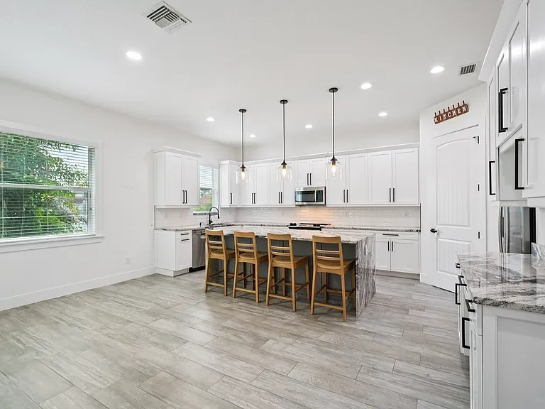 328 W Frierson Ave #1 — Photo 16