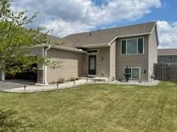 1020 Fox Xing, Nya, MN 55397