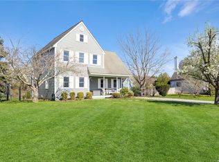 308 Old Farm Rd, Riverhead, NY 11901