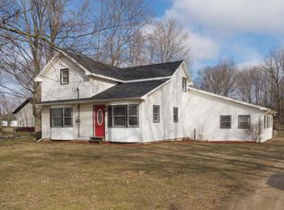 16524 Moorepark Rd, Three Rivers, MI 49093