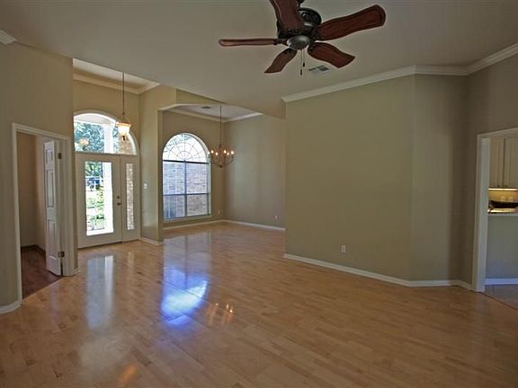 3rd image of 11009 Granbury Cv