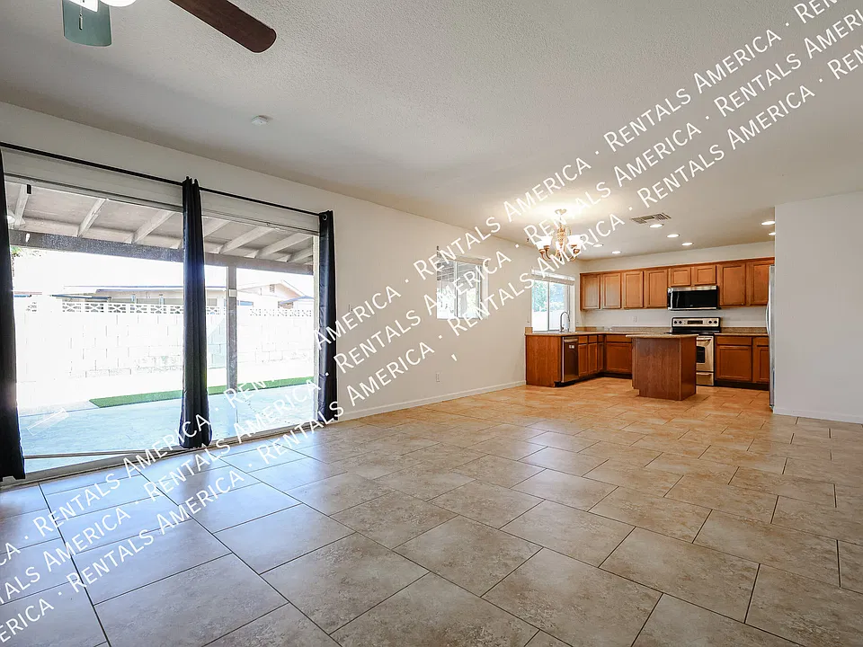 513 N 22nd Pl