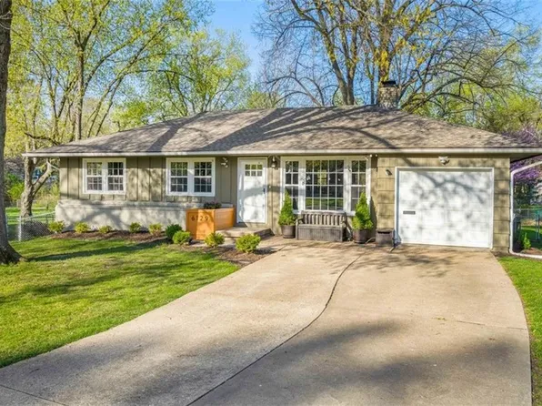 6129 W 75th St, Prairie Village, KS 66208