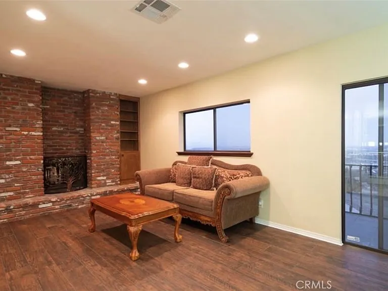 1055 Lakeview Dr — Photo 6