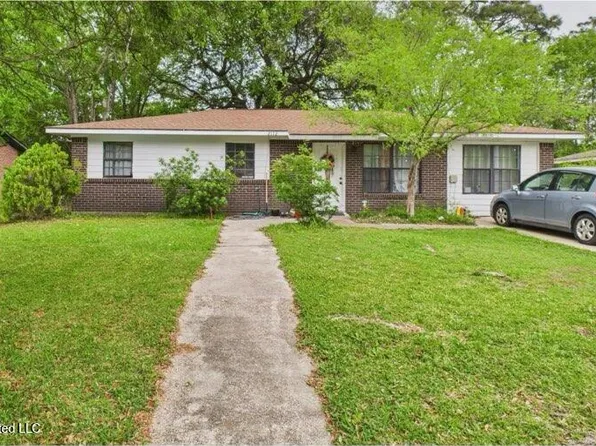 2112 Woodbury Rd, Gautier, MS 39553