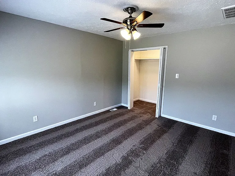 1095 Strathdon Ave — Photo 14