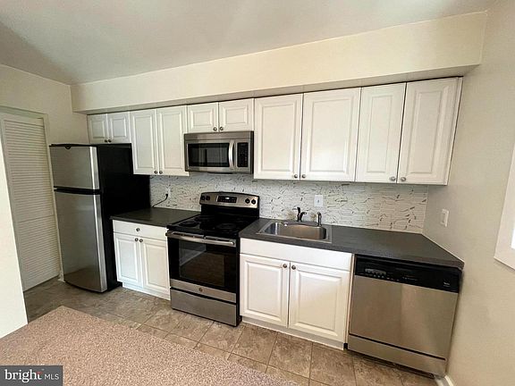 5th image of 3314 S 28th St APT 303