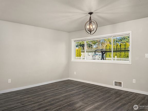 3rd image of 803 Dayton Avenue NE