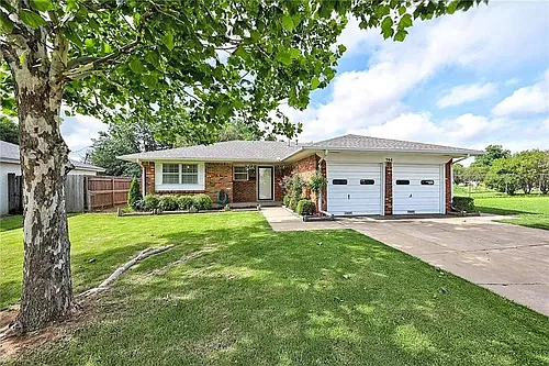 704 Crestmoor Dr Photo 1