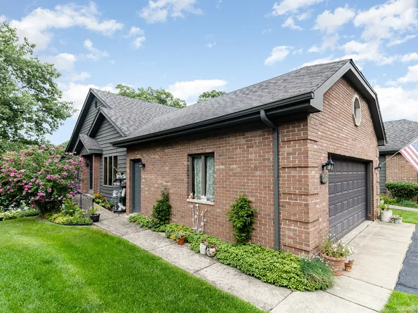 91 Village Woods Dr, Crete, IL 60417