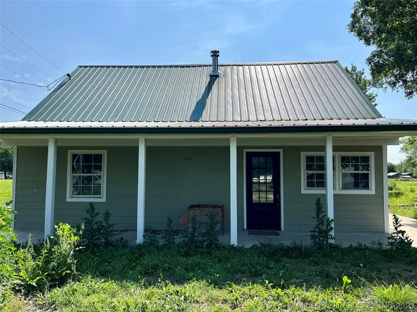 1104 S Pine St, Nowata, OK 74048