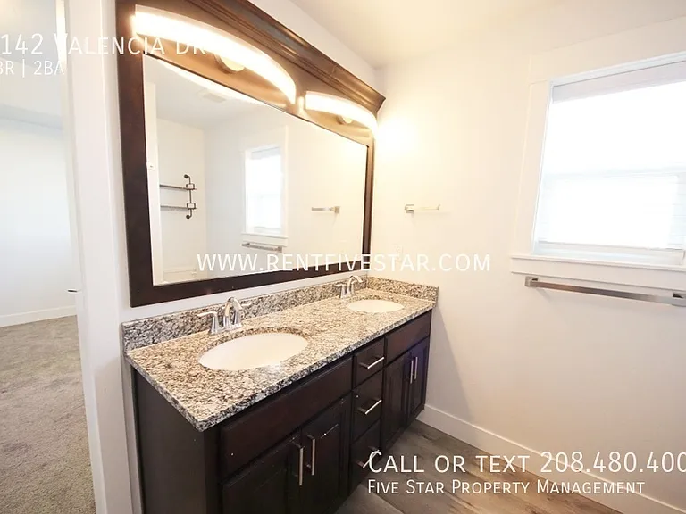 1142 Valencia Dr — Photo 8