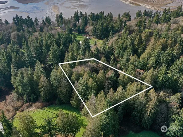 8021 Cultus Bay Road, Clinton, WA 98236