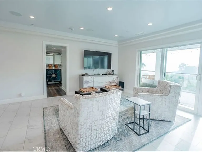 986 Oriole Dr — Photo 12