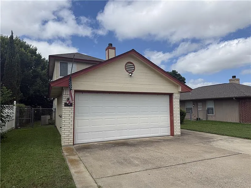 3 bed, 2.5 bath, 1495 sqft, $1,450 — Photo 3