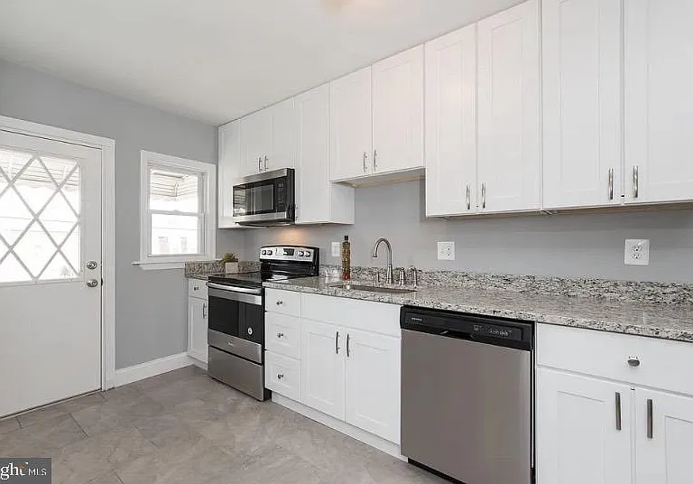 1224 Winston Ave — Photo 13
