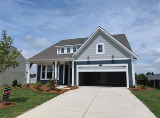 512 Crystal Lake Pkwy, Hoschton, GA 30548
