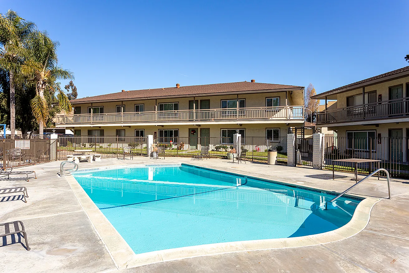 Stoneybrook Apartments — Photo 1