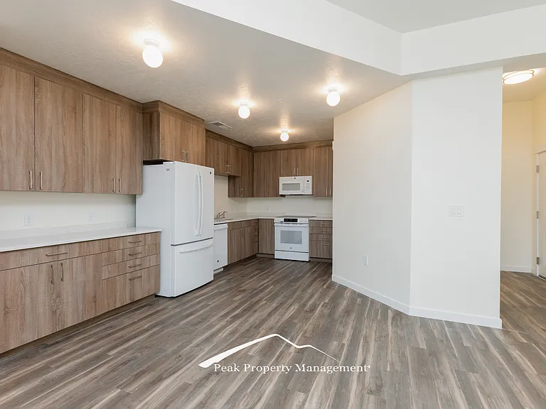 120 12th Ave S #302 — Photo 4