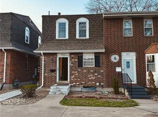 9585 Perry Ln, Overland Park, KS 66212